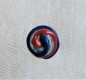 Klar dråbe med tofarvet spiral - rød/blå